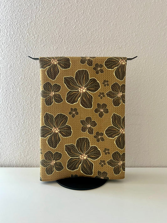 Mocha Retro Hibiscus Microfiber Towel (Reiko x Phases Hawaii)
